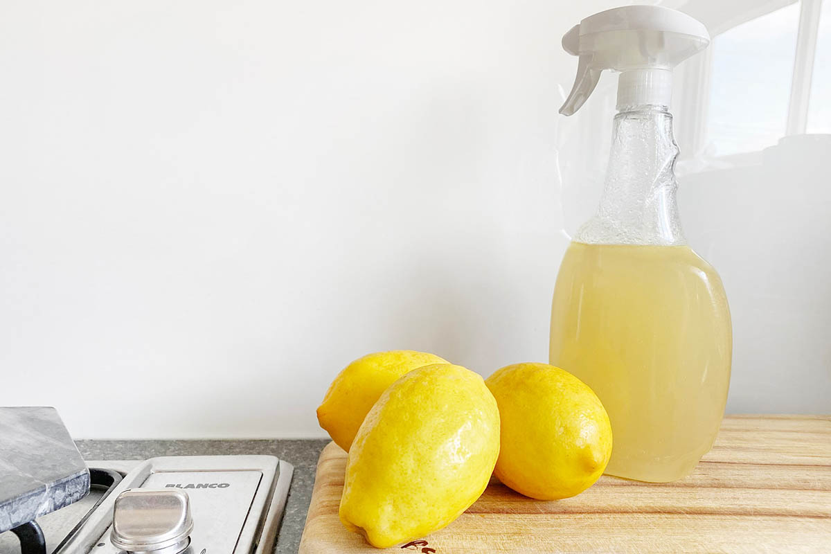 Lemon juice for cleaning windows